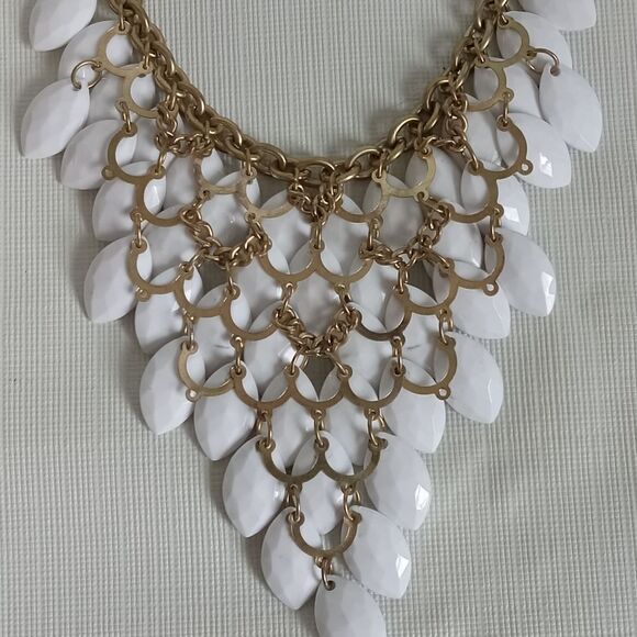 White & Gold Toned Acrylic Pointed Oval Beaded Bib Cluster Statement Necklace - Picture 7 of 12
